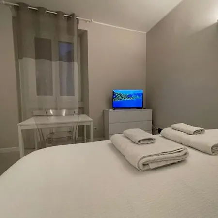 Regina In Sky Santa Giulia - Sky Tv, Wifi E Breakfast Box Milano