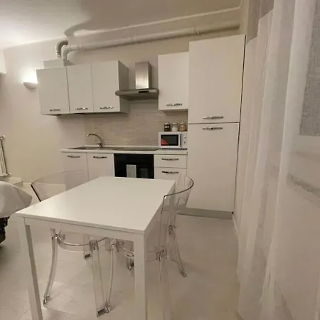 Regina In Sky Santa Giulia - Sky Tv, Wifi E Breakfast Box * Μιλάνο