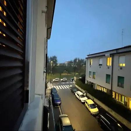 Regina In Sky Santa Giulia - Sky Tv, Wifi E Breakfast Box Apartment *