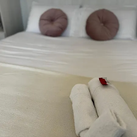 Regina In Sky Santa Giulia - Sky Tv, Wifi E Breakfast Box Apartment *