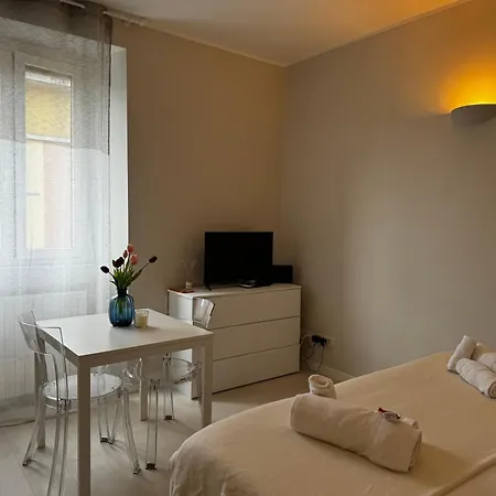 Regina In Sky Santa Giulia - Sky Tv, Wifi E Breakfast Box Apartment *