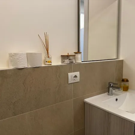 Regina In Sky Santa Giulia - Sky Tv, Wifi E Breakfast Box Apartment Milan